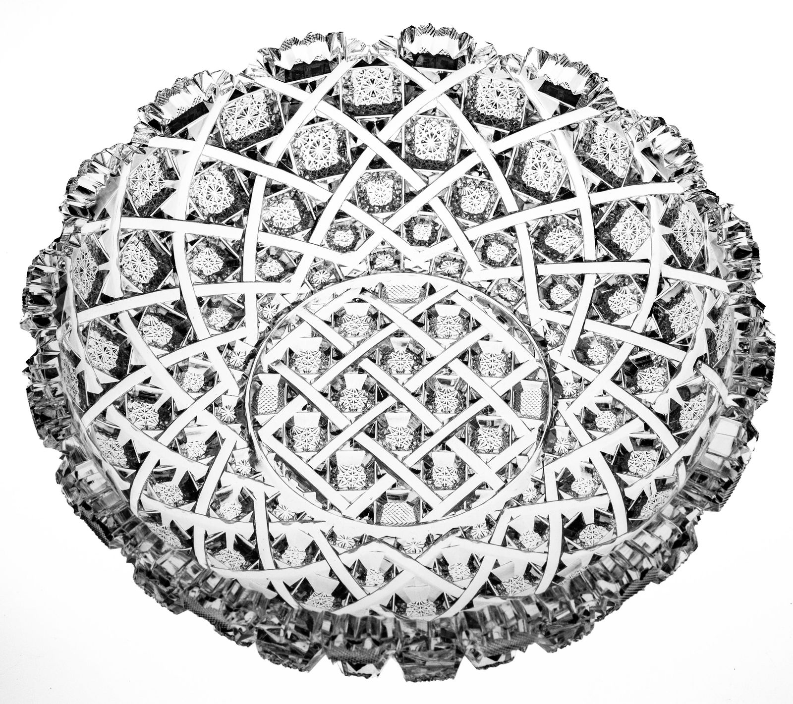 Unusual Trellis American Brilliant Period Cut Glass Low Bowl Crystal: This is a very unusual rendition of Trellis - it is not in Egginton or Hoare's Trellis, but a unique one I've never seen. It features crosshatching on edge of the pattern along with the edge of the in
