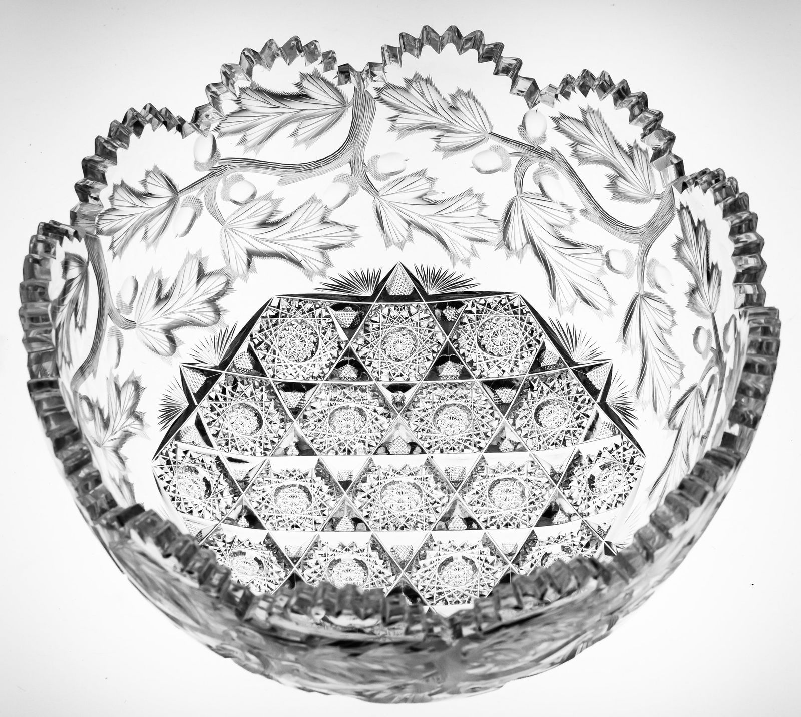 The BEST California Cut Glass Co. Acorn Brilliant Period Bowl: This is the highest quality piece of California Cut Glass Company bowl I've ever seen. Additionally, it's in an unknown combination of their designs. The floor of the bowl is cut in their Nebulae desi