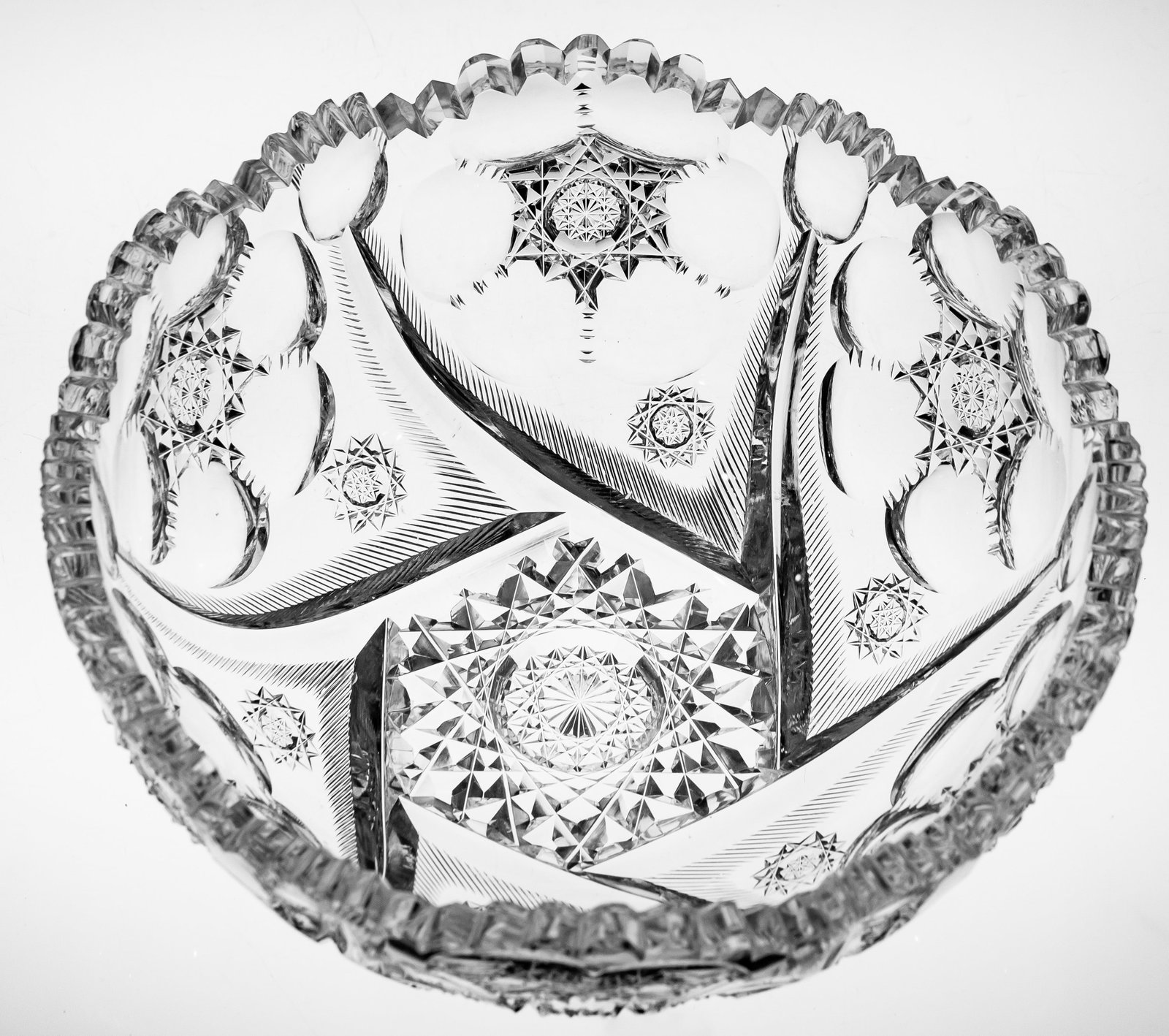 Extremely Rare Egginton Sherwood American Brilliant Cut Glass Bowl: This bowl is signed in Egginton's incredibly rare Sherwood design. I have only seen this pattern a handful of times in my 30 years in cut glass and when Tom Duncan had this bowl for sale 26 years ago,