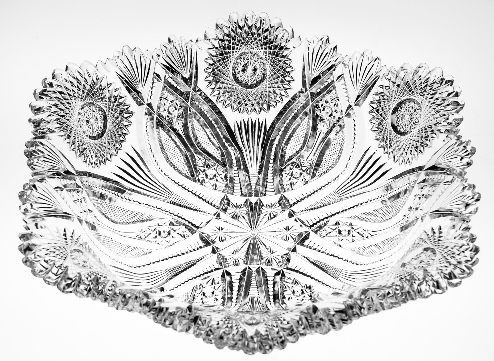 Gorgeous Kelly & Steinman Windsor American Brilliant Period Cut Glass Center Bowl: This lovely center bowl is one of the most identifiable and recognizable pieces by Kelly & Steinman. It's cut in their Windsor design and is on an incredible, clear and sparkly blank. Unfortunately th