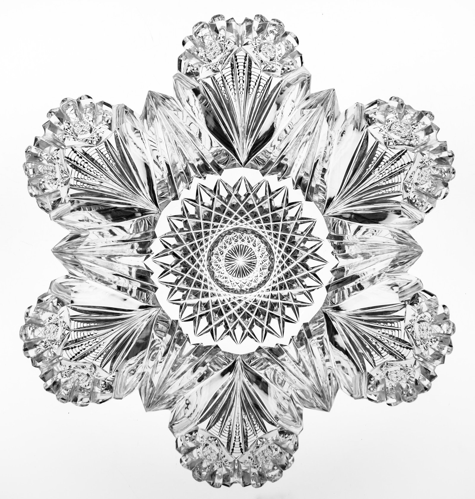 Hawkes Blowout Snowflake American Brilliant Period Cut Glass Bowl: Hawkes were the masters of this snowflake form and this is a sharp example! Featuring notching and small, 8-pointed stars at the rim plus a large central hobstar. Great thick, clear blank.