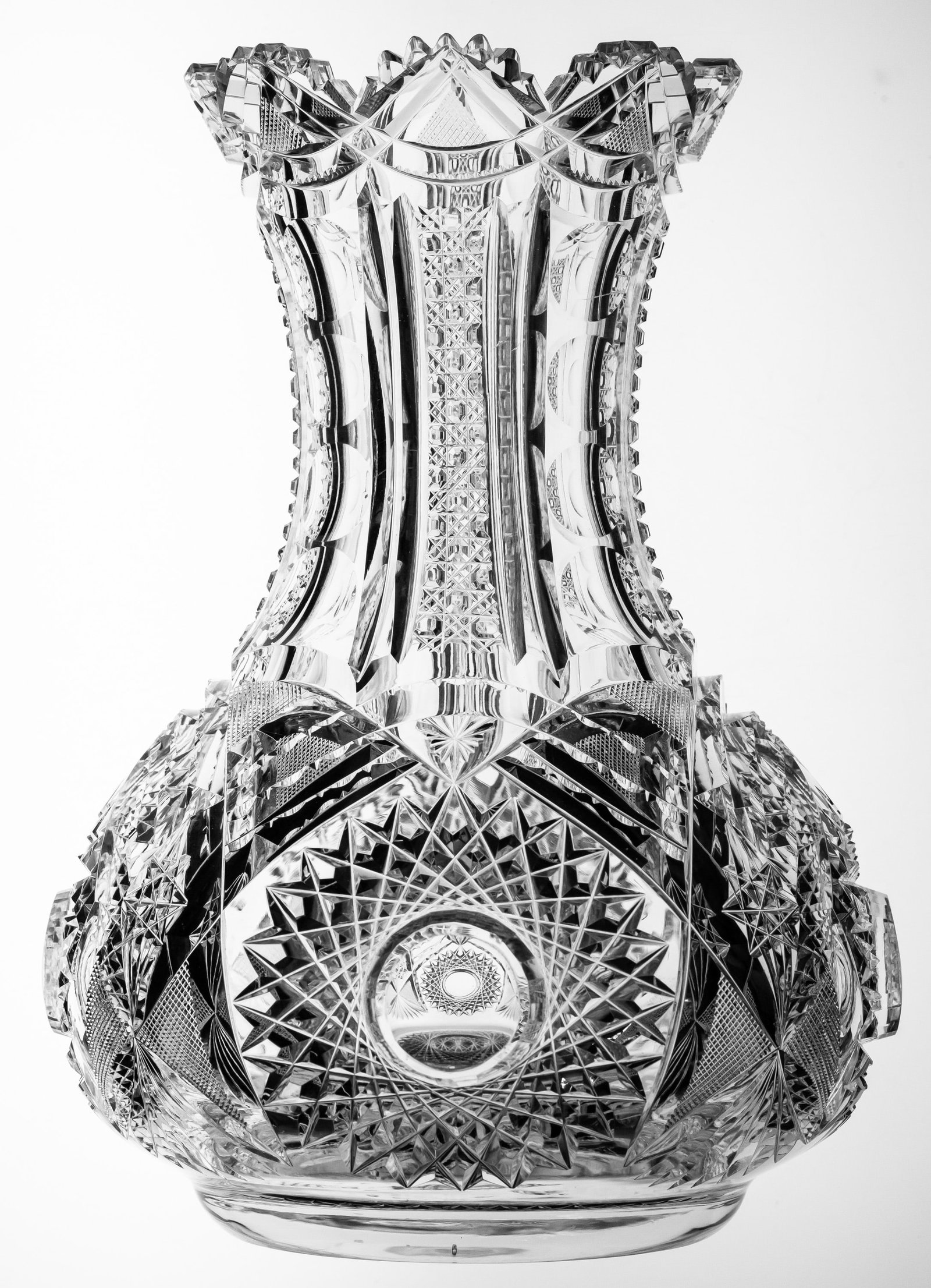 Amazing Meriden? American Brilliant Period Cut Glass Bulbous Vase Dorfligner Blank: This vase was more than likely cut by Meriden on a known Dorflinger blank. The blank was used extensively for Dorflinger's rich cut but the cutting certainly doesn't look like that of Dorflinger's, bu