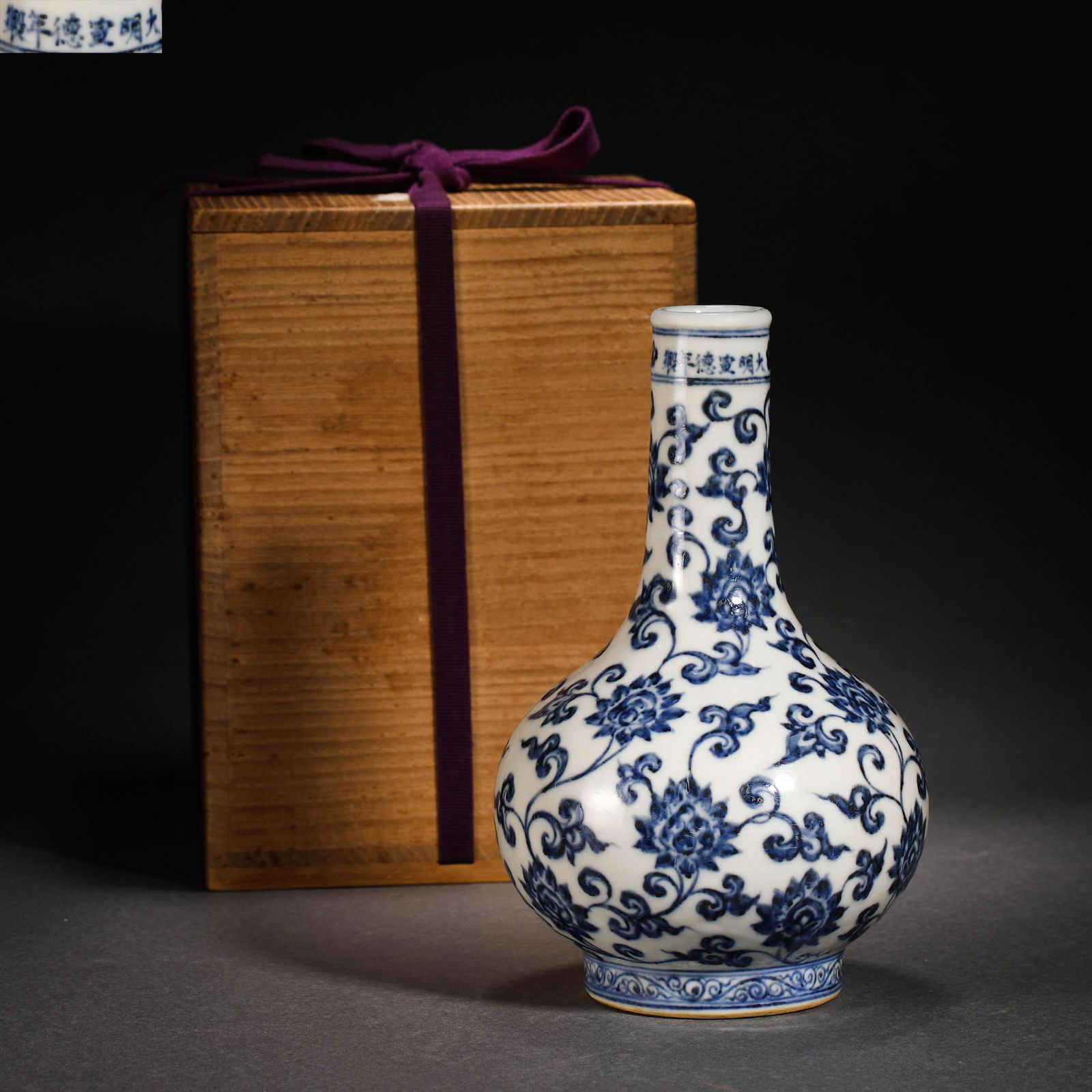 Qing Dynasty blue and white flower vase (1 of 9)