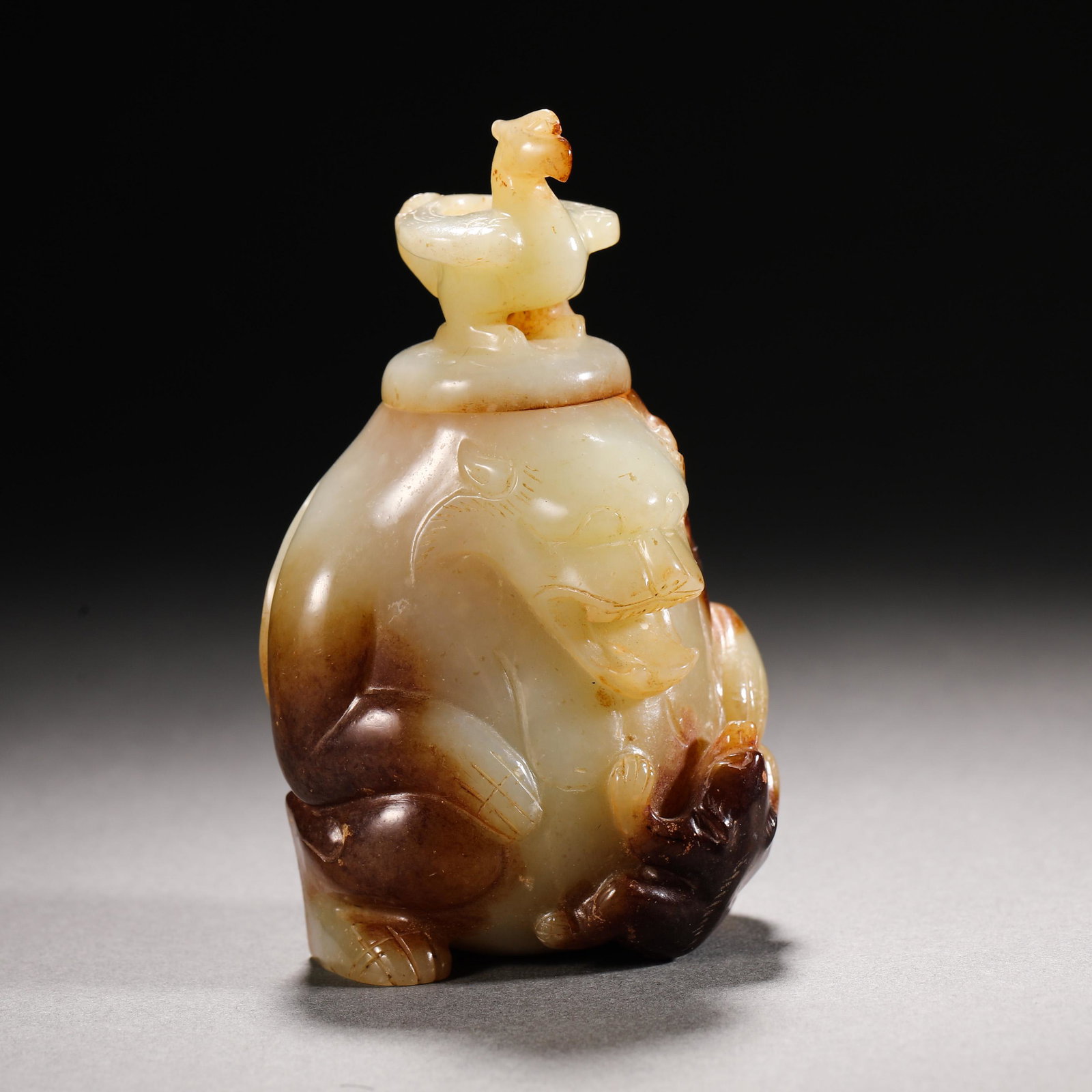 Han dynasty Hetian jade beast head aromatherapy (1 of 9)