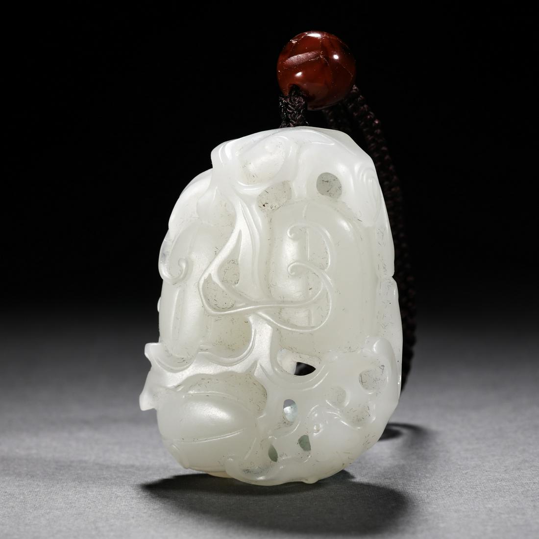 China Qing Dynasty Hetian jade pomegranate hand play (1 of 5)