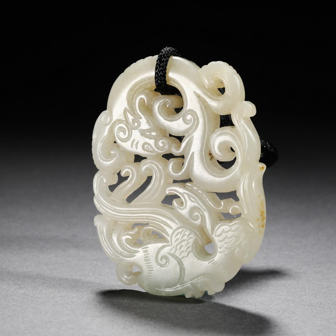 China Qing Dynasty Hetian jade dragon pattern jade pendant (1 of 5)