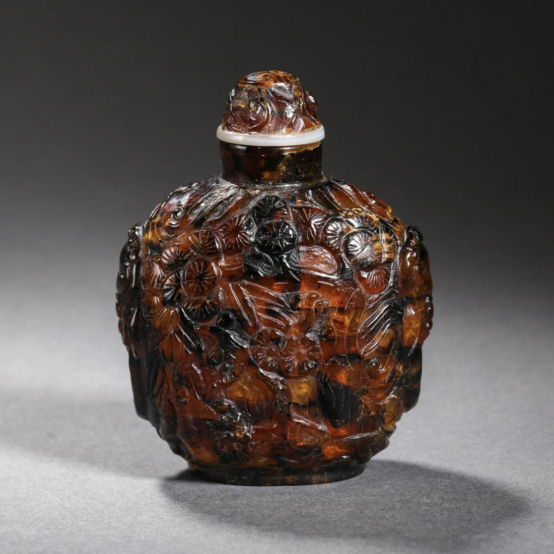 China Qing Dynasty amber snuff bottle (1 of 7)