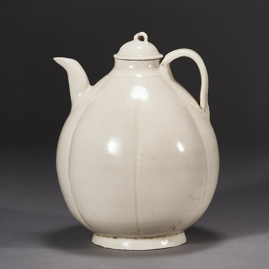 China Song Dynasty Ding kiln portable pot (1 of 12)
