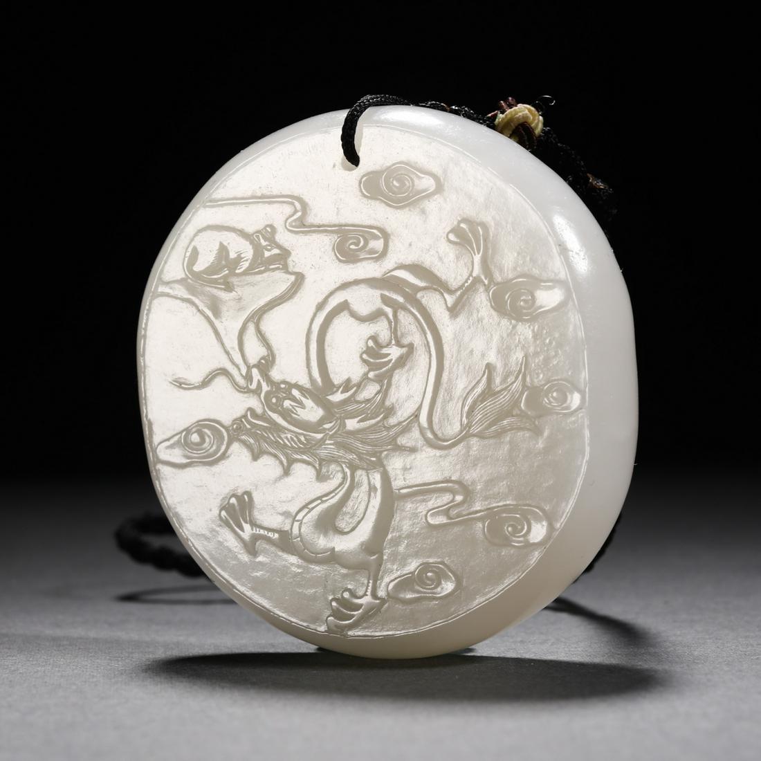 China Qing Dynasty Hetian jade dragon pattern jade pendant (1 of 4)