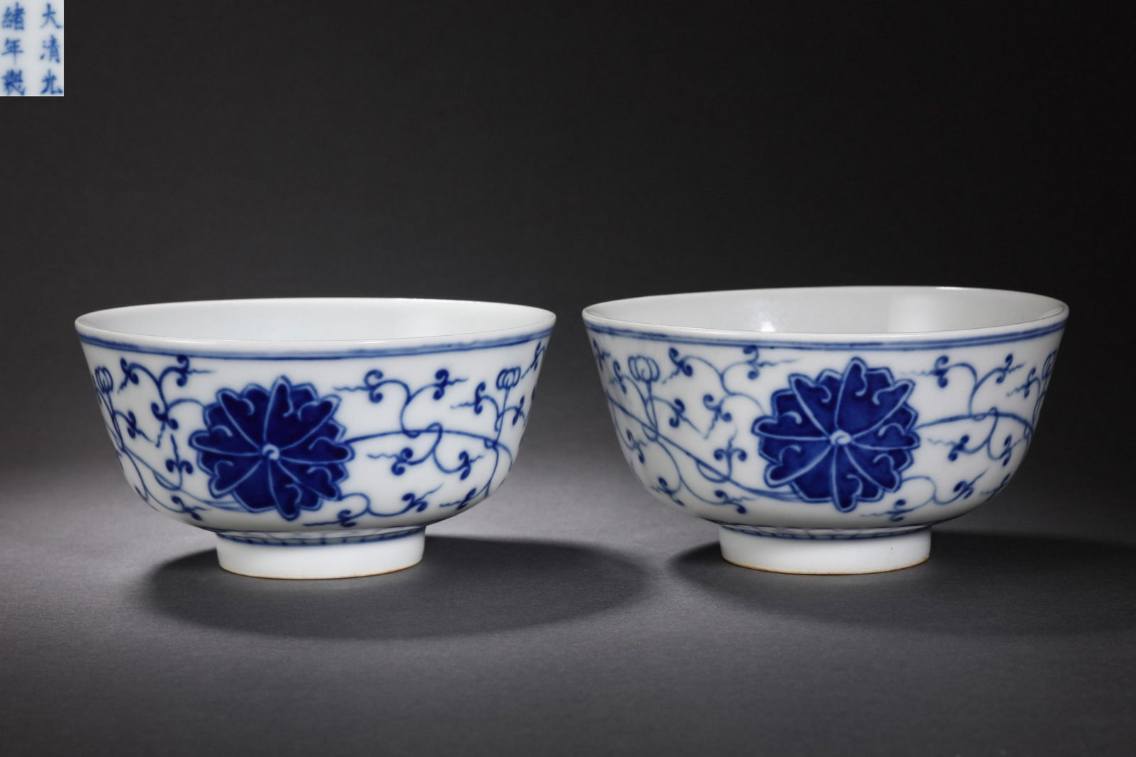 China Qing Dynasty blue and white porcelain flowers big bowl (1 of 7)