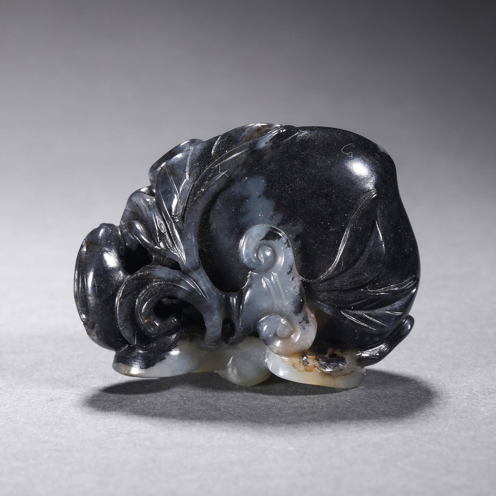 China Qing Dynasty Hetian Jade Peach (1 of 6)