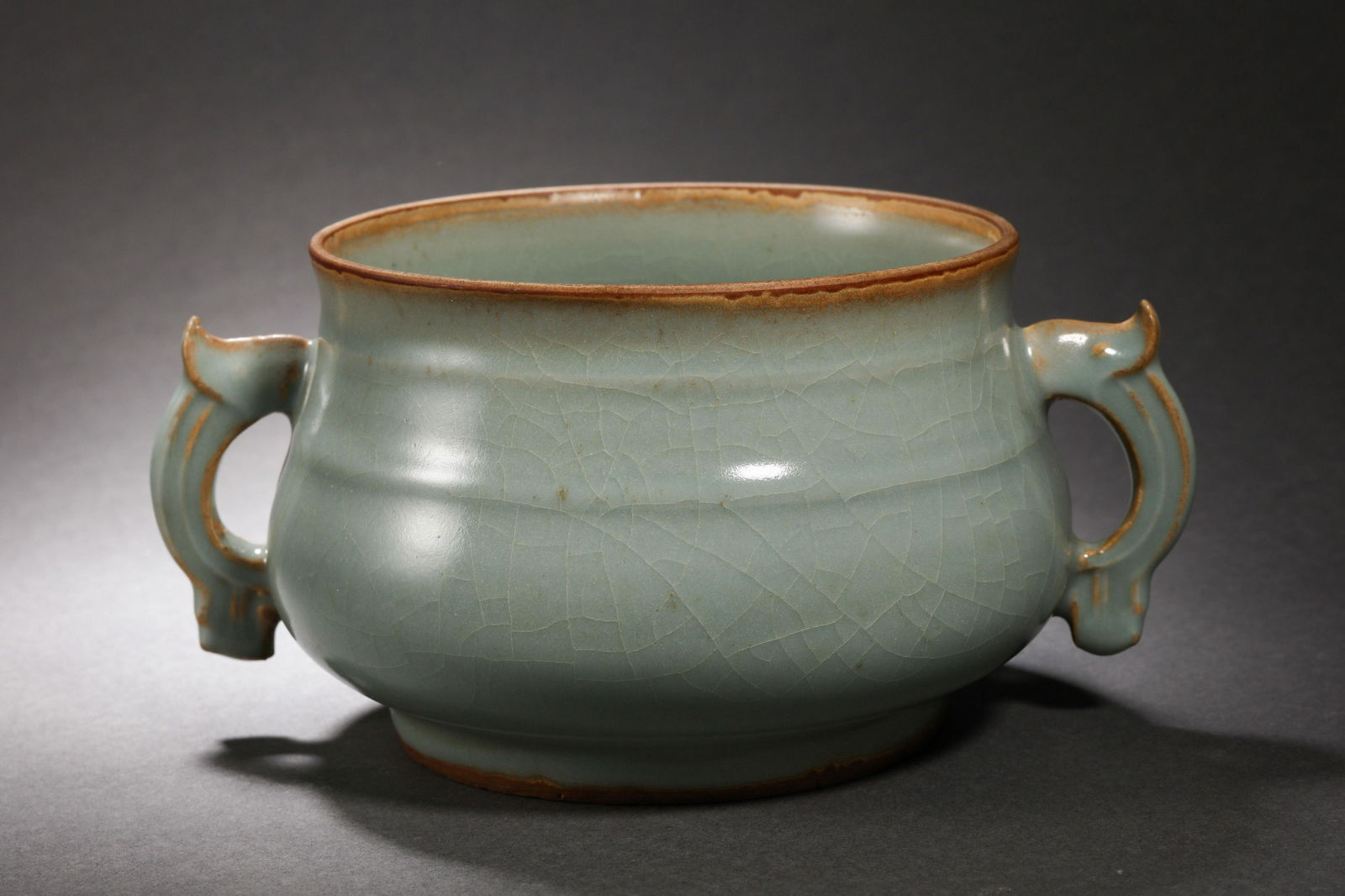 China Qing Dynasty Celadon Binaural Furnace (1 of 8)