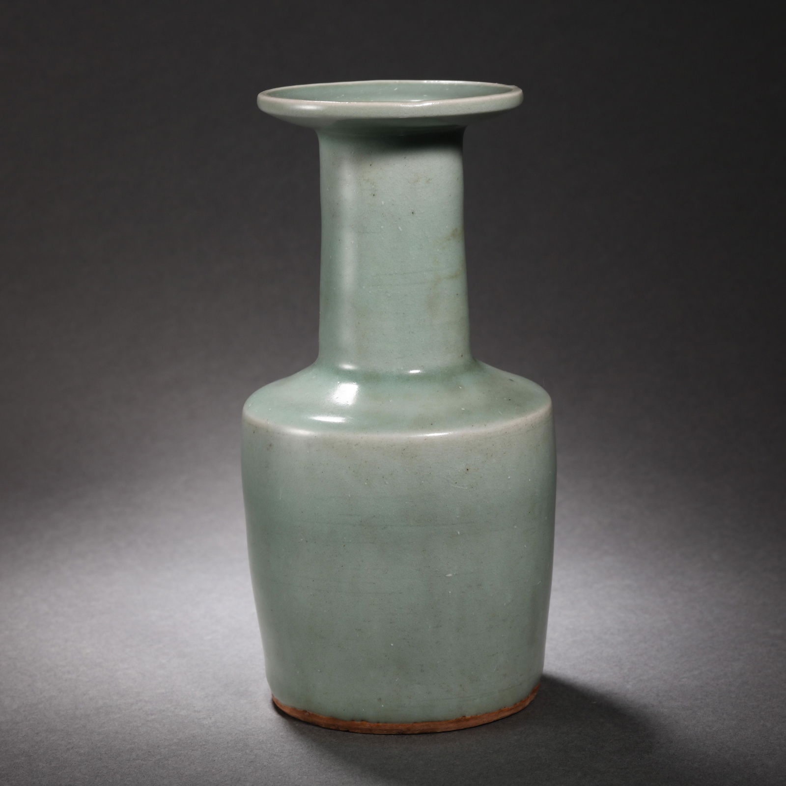 China Qing Dynasty Celadon Vase (1 of 9)