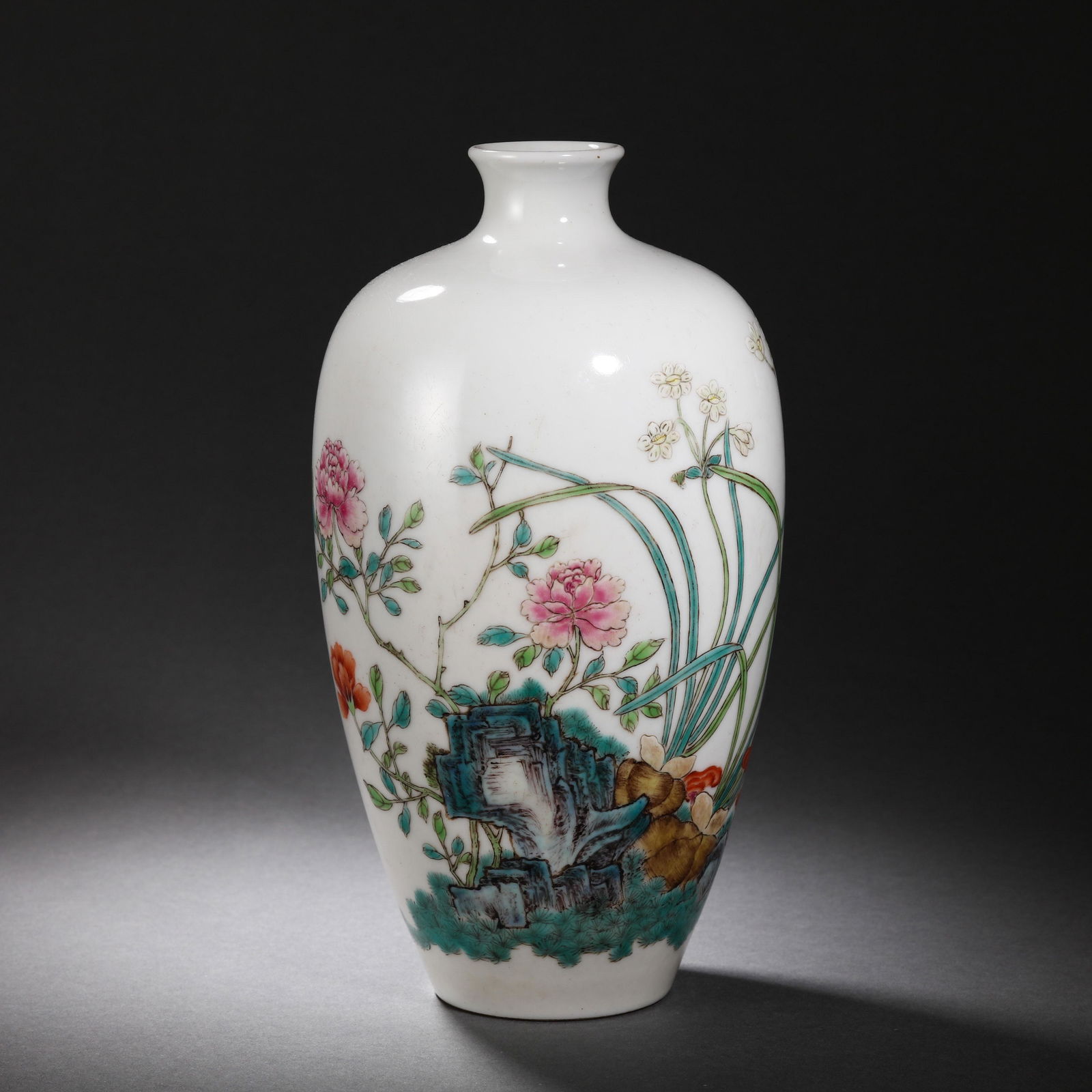 China Qing Dynasty carved flower vase (1 of 9)