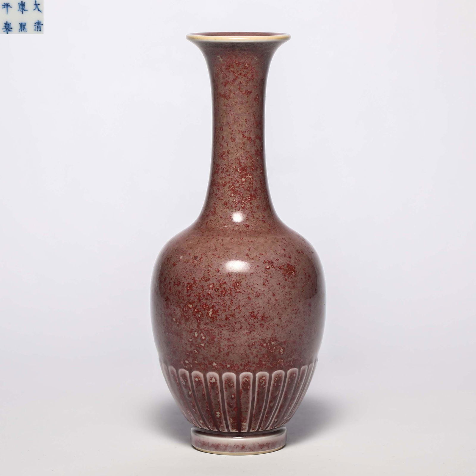 Qing dynasty Kangxi style bean red Guanyin bottle (1 of 8)