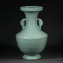 Longquan kiln green pomelo color ornamental bottle