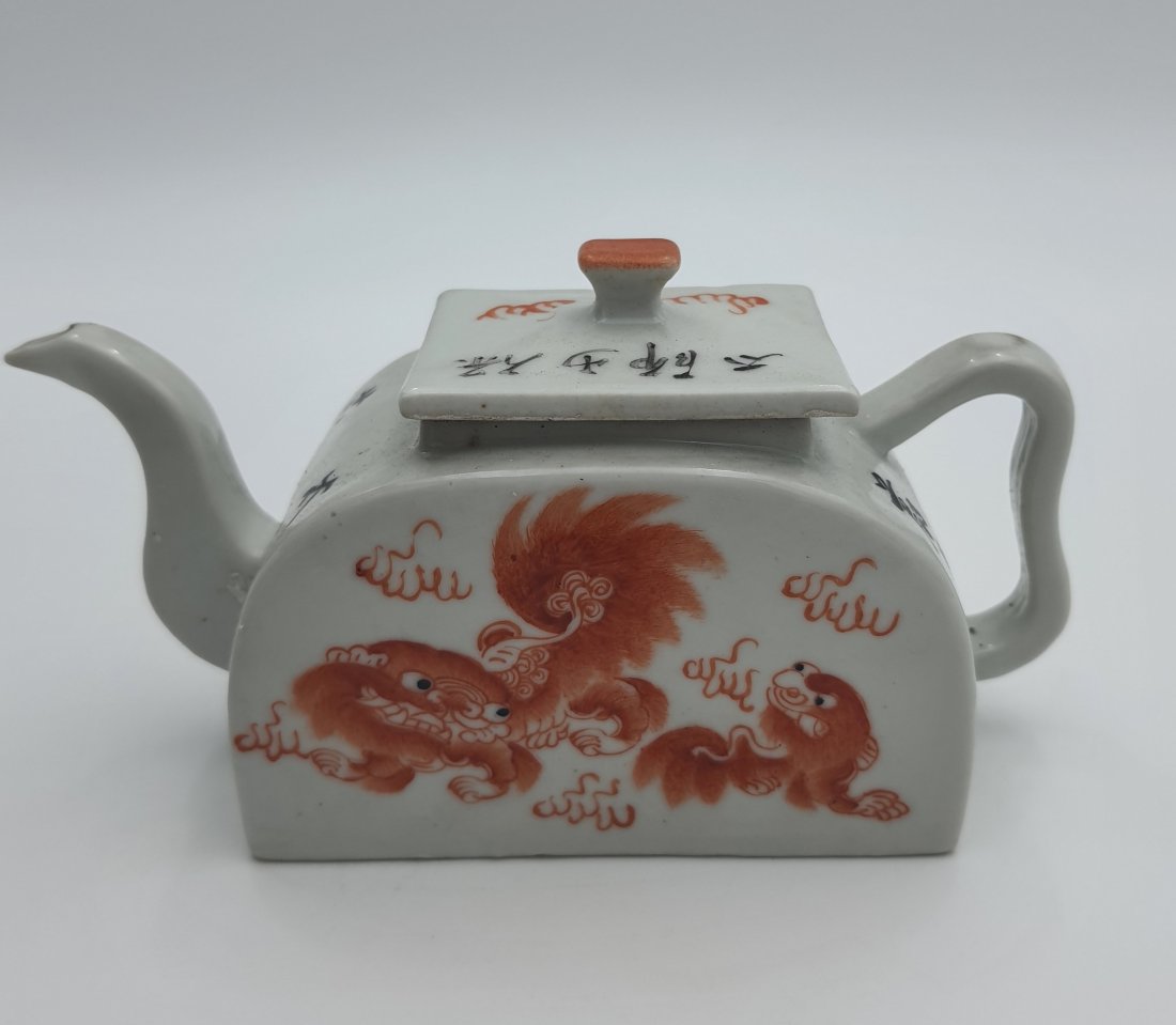 CHINESE REPUBLIC PERIOD FAMILLE ROSE TEA POT (1 of 5)