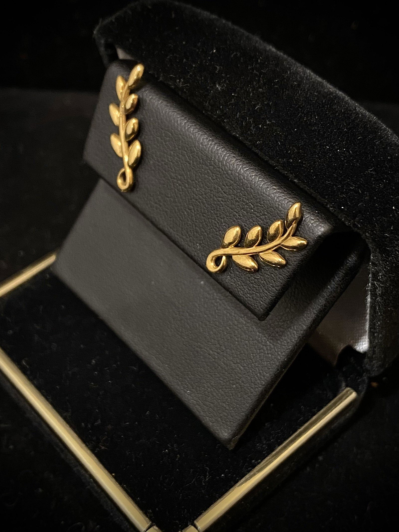 TIFFANY & CO. Paloma Picasso 18K Yellow Gold Olive Leaf (1 of 4)