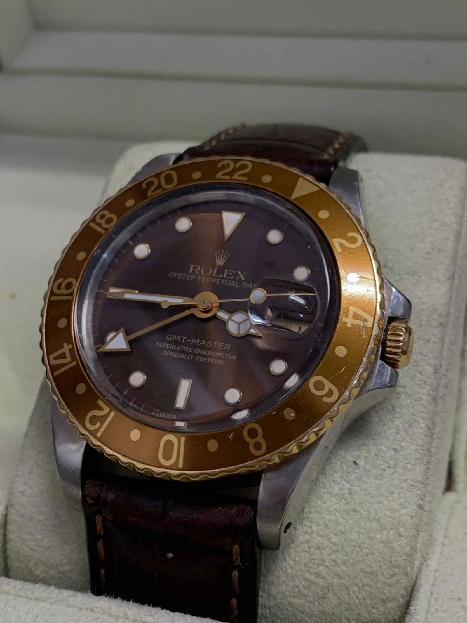 ROLEX GMT-Master Root Beer Vintage c. 1987 Watch - $40K APR Value w/ Certificate of Authenticity!: ROLEX GMT-Master Root Beer Vintage c. 1987 Watch - $40K APPRAISAL VALUE! This extremely rare Rolex GMT-Master is guaranteed to make a statement. This men's timepiece features a beautiful stainless ste