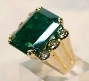 DAVID WEBB Contemporary 40-Carat Emerald & Diamond Ring in 18K Yellow and White Gold with UGL