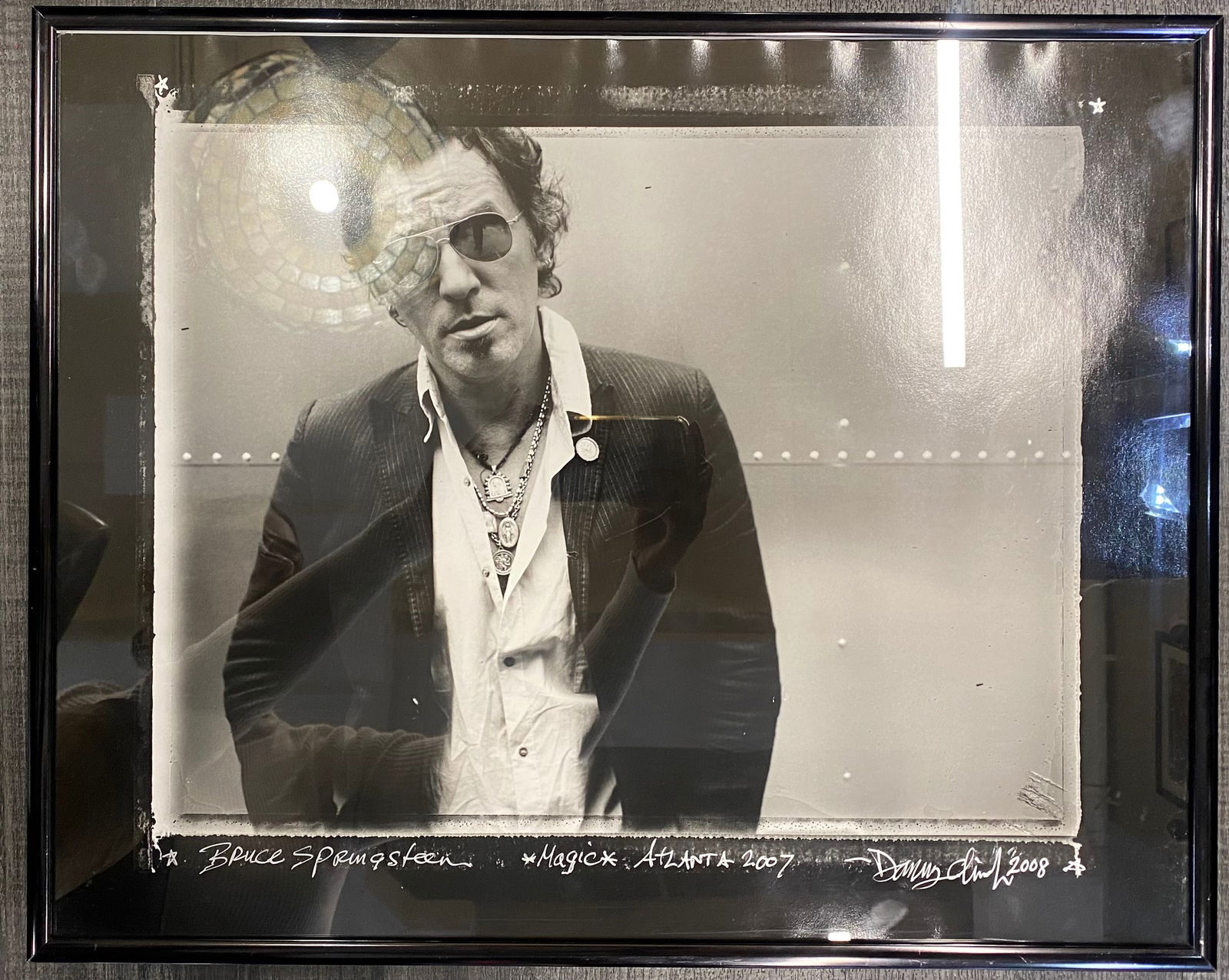 BRUCE SPRINGSTEEN PHOTOGRAPH PRINT IN B&W FROM DANNY CLINCH - $6K APR with CoA!: BRUCE SPRINGSTEEN PHOTOGRAPH PRINT IN B&W FROM DANNY CLINCH - $6K APR WITH COA! ITEM DESCRIPTION: Bruce Springsteenâ€™s â€žMagic Atlanta 2007â€œ original Danny Clinch signed and framed pr