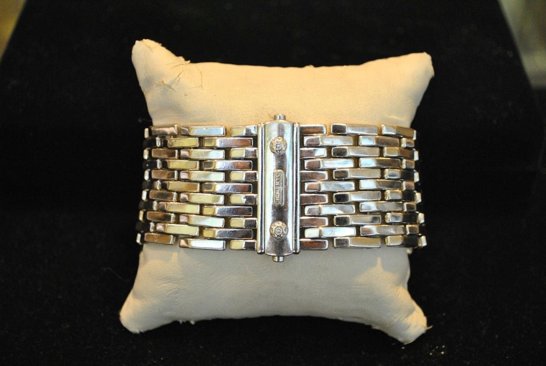 CHIMENTO Italian Designer 18K Y/WG Double Reversible Bracelet -$40K Appraisal Value w/ CoA }: This beautiful Italian Designed 18K Gold Chimento bracelet is intricately crafted with extraordinary detailing throughout! The bracelet is approximately 7” in length. Overall it weighs approxima