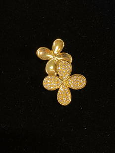 Tiffany&Co.1987 Angela Cummings 18KYG 65 Diamonds Clover Pendant w $20K COA !!}: This is a beautiful Tiffany&Co. Angela Cummings design clover pendant! The pendant contains approximately 70small diamonds. In total they are approximately 0.60 carats. The pendant is made of beautifu