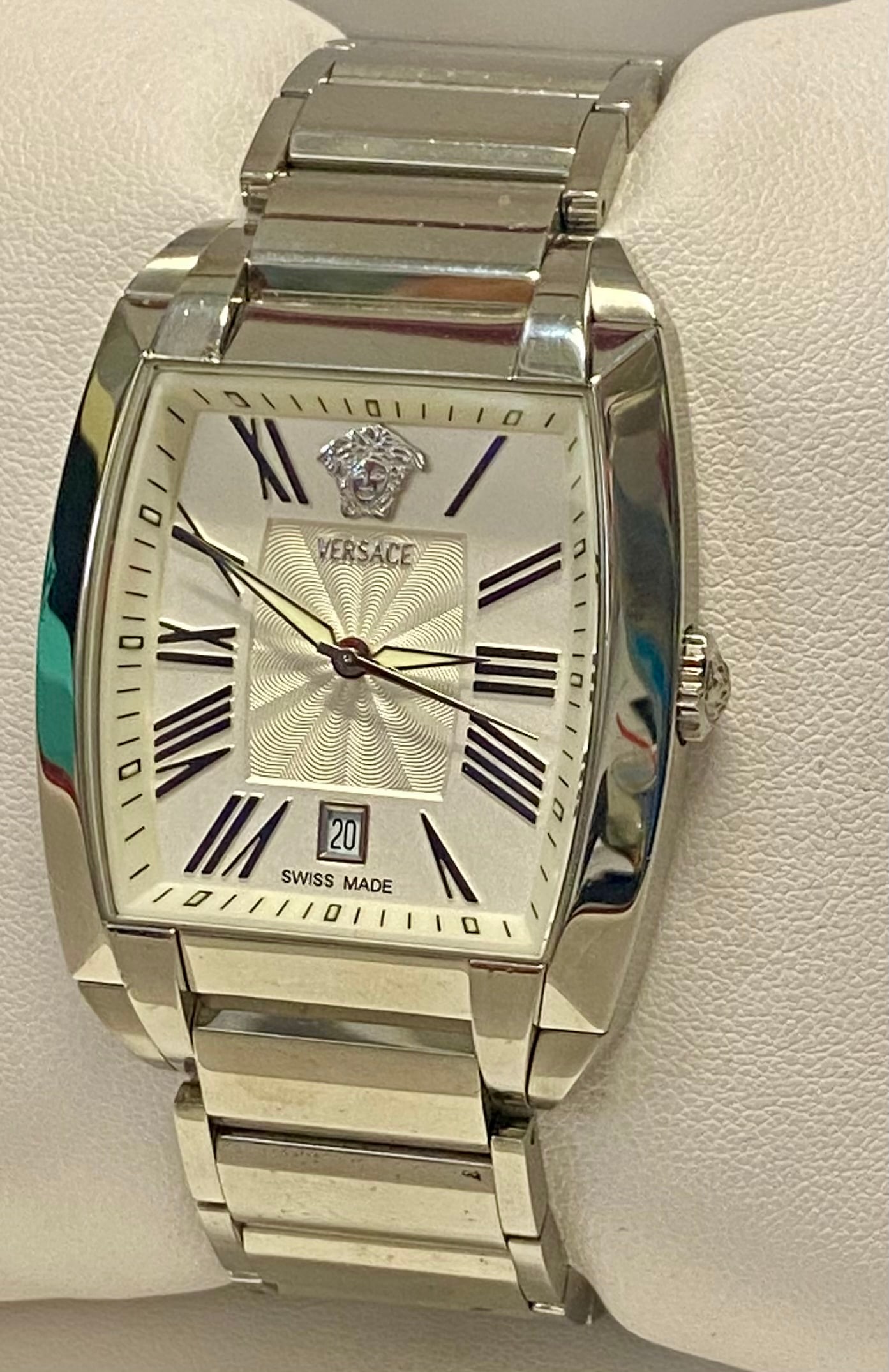 VERSACE Character Tonneau Men's Stainless Steel C.2000's Watch - $6K APR w/ COA!: VERSACE CHARACTER TONNEAU MEN'S STAINLESS STEEL C.2000'S WATCH - $6K APPRAISAL & CERTIFICATE OF AUTHENTICITY ITEM DESCRIPTION: If you are looking for a classic yet unique watch to make a statement loo
