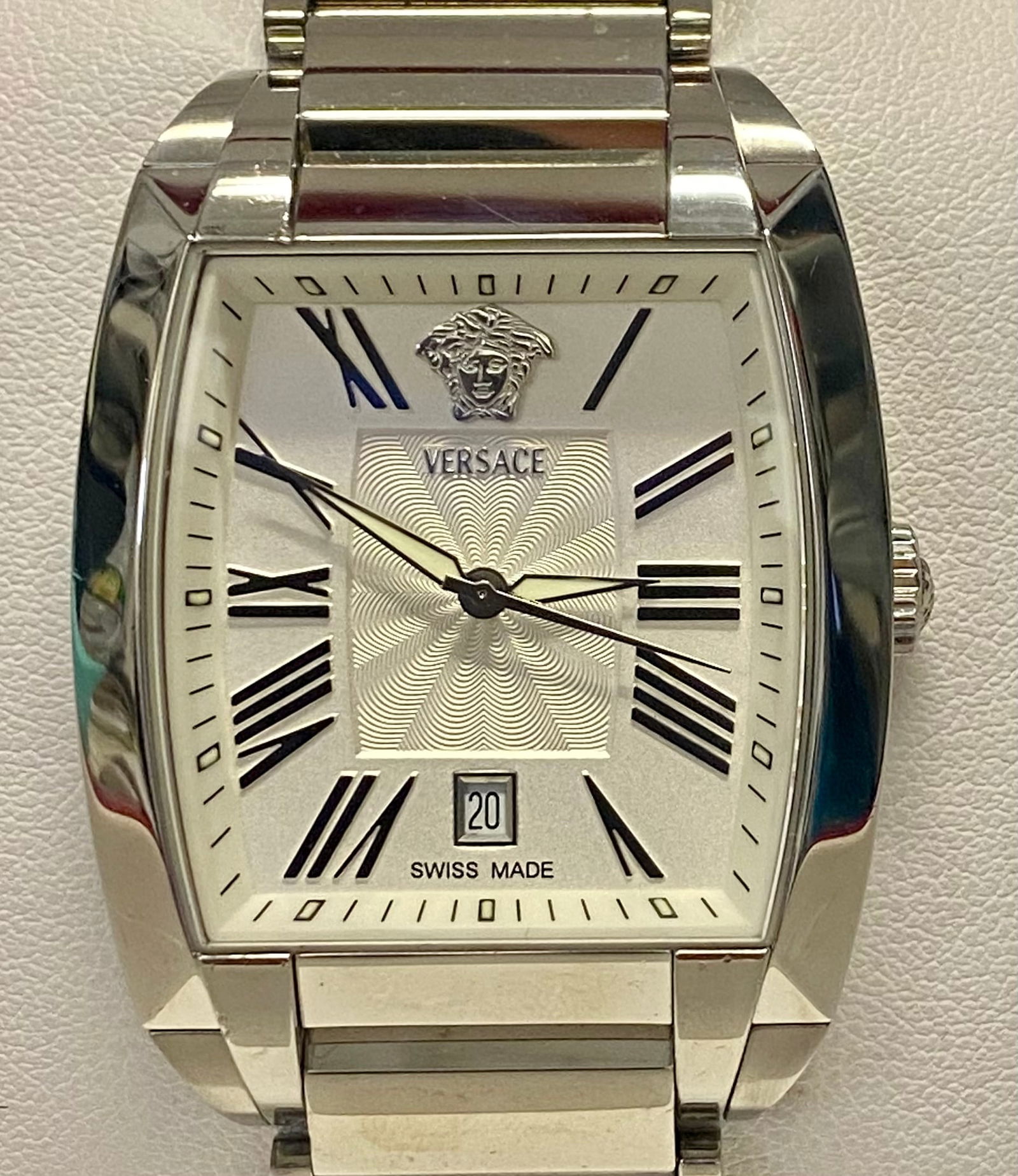 VERSACE Character Tonneau Men's Stainless Steel C.2000's Watch - $6K APR w/ COA!: VERSACE CHARACTER TONNEAU MEN'S STAINLESS STEEL C.2000'S WATCH - $6K APPRAISAL & CERTIFICATE OF AUTHENTICITY ITEM DESCRIPTION: If you are looking for a classic yet unique watch to make a statement loo