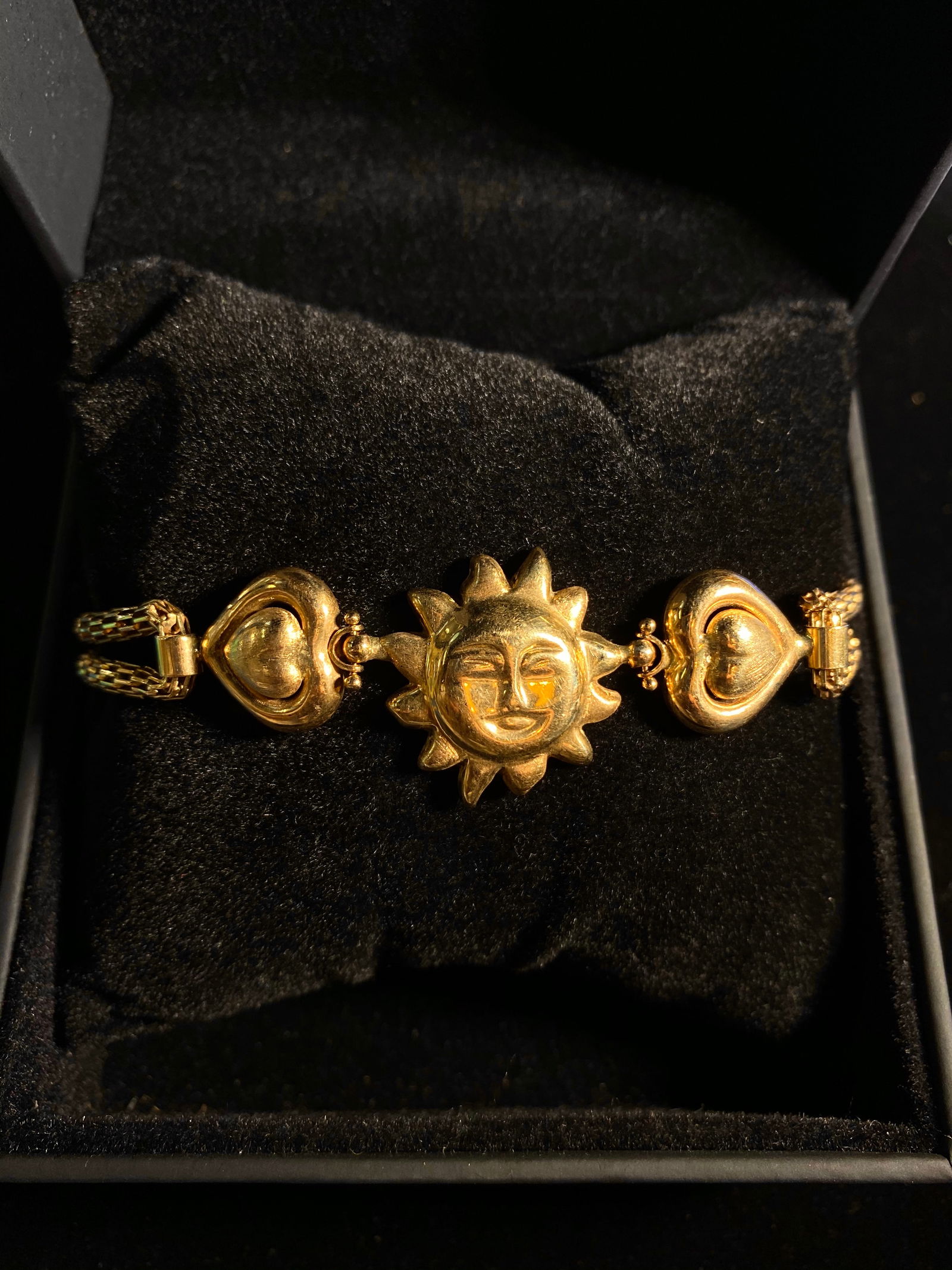 Unique Italian Designer YG The Sun Face Zodiac/Heart Charm Bracelet w $6K COA!!}: This is a beautiful antique design The sun face with hearts bracelet! The bracelet has delicate details in 14K Yellow Gold. The bracelet is made of beautiful handmade Solid Yellow Gold with all the de