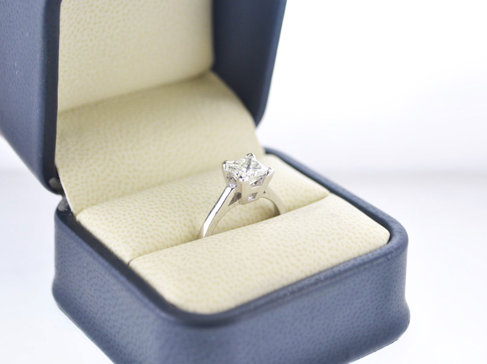 Contemporary Diamond Engagement Ring Princess Cut Brilliant WG - $25K APR w/CoA!: CONTEMPORARY DIAMOND ENGAGEMENT RING PRINCESS CUT BRILLIANT WHITE GOLD - $25K APPRAISAL VALUE! ITEM DESCRIPTION: This outstanding engagement ring features Princess cut Diamond set in 14 Karat White Go