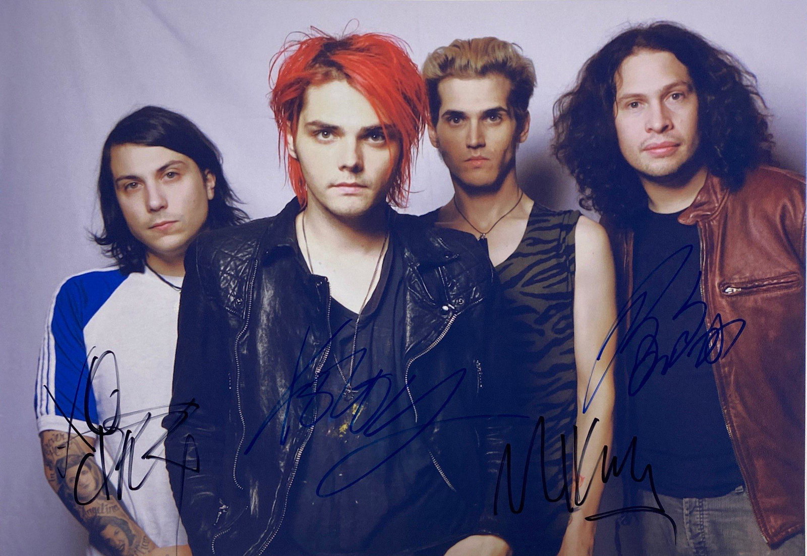 Autograph Signed My Chemical Romance Photo: Category: Autograph CollectiblesSize 8 Inches x 10 InchesAutograph Includes: Gerard Way, Frank Iero, Mikey Way, Ray ToroUnframed Vertified and Excellent ConditionDetails are as shown in the photos Ple