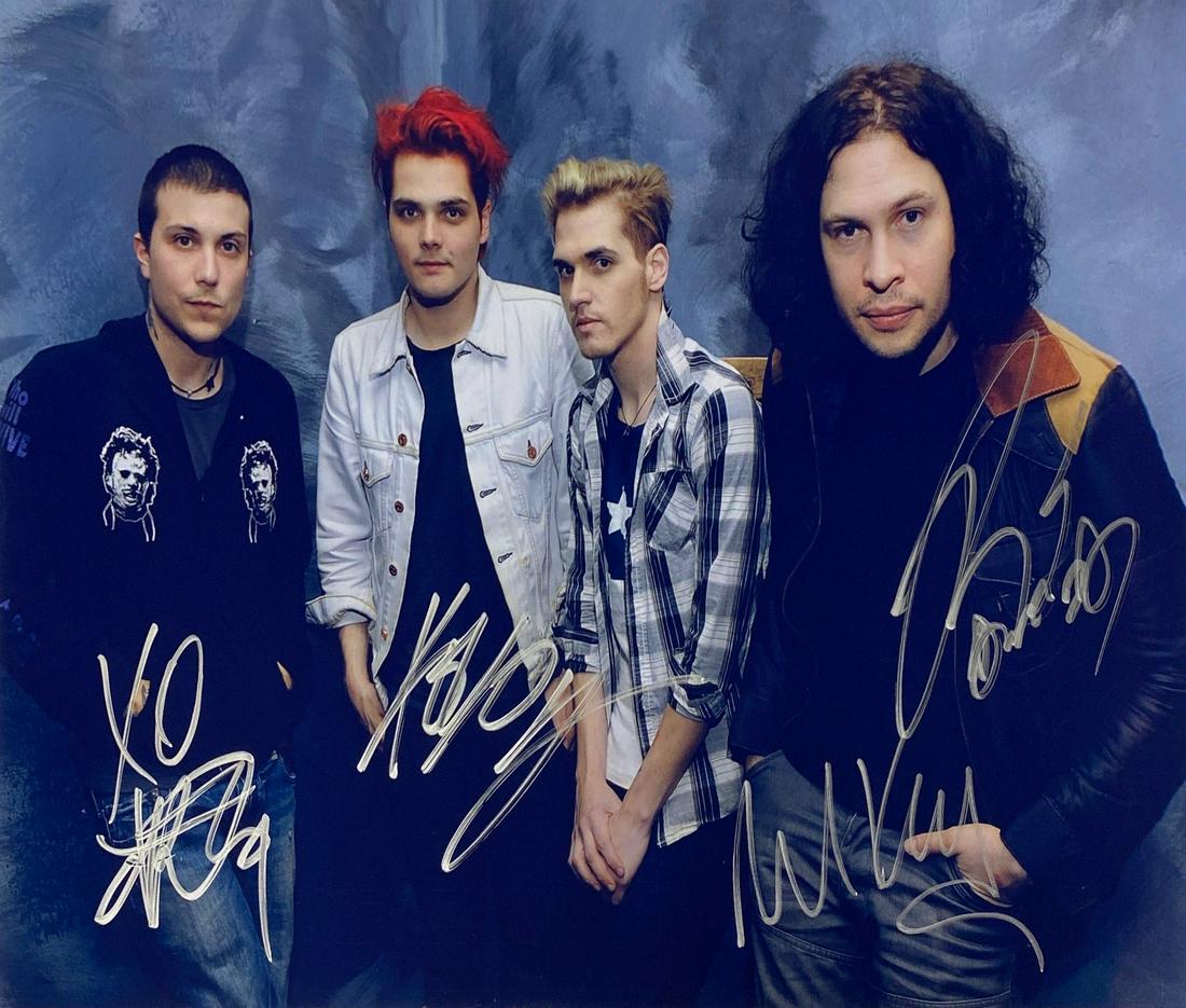 Autograph Signed My Chemical Romance Photo: Category: Autograph CollectiblesSize 8 Inches x 10 InchesAutograph Includes: Gerard Way, Frank Iero, Mikey Way, Ray ToroUnframed Vertified and Excellent ConditionDetails are as shown in the photos Ple