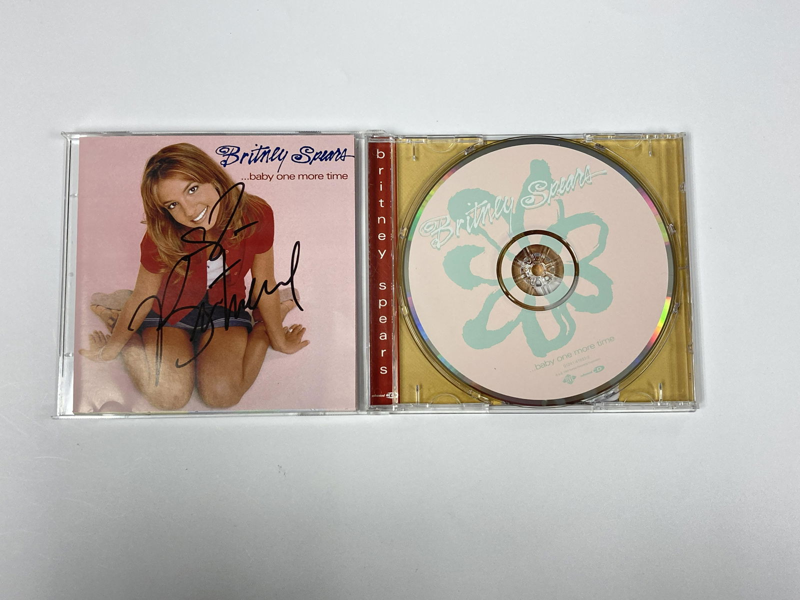 Autograph Signed Britney Spears Baby One More Time CD: Category: Autograph CollectiblesAutograph Includes: Britney SpearsItem is in great condition with no damage, unframedIf image of documentation is not attached in the listing, the lot is sold without d