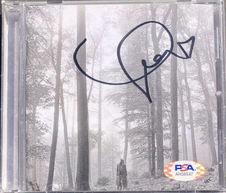 Autograph Signed Taylor Swift CD: Category: Autograph CollectiblesAutograph Includes: Taylor SwiftItem is in great condition with no damage, unframedIf image of documentation is not attached in the listing, the lot is sold without doc
