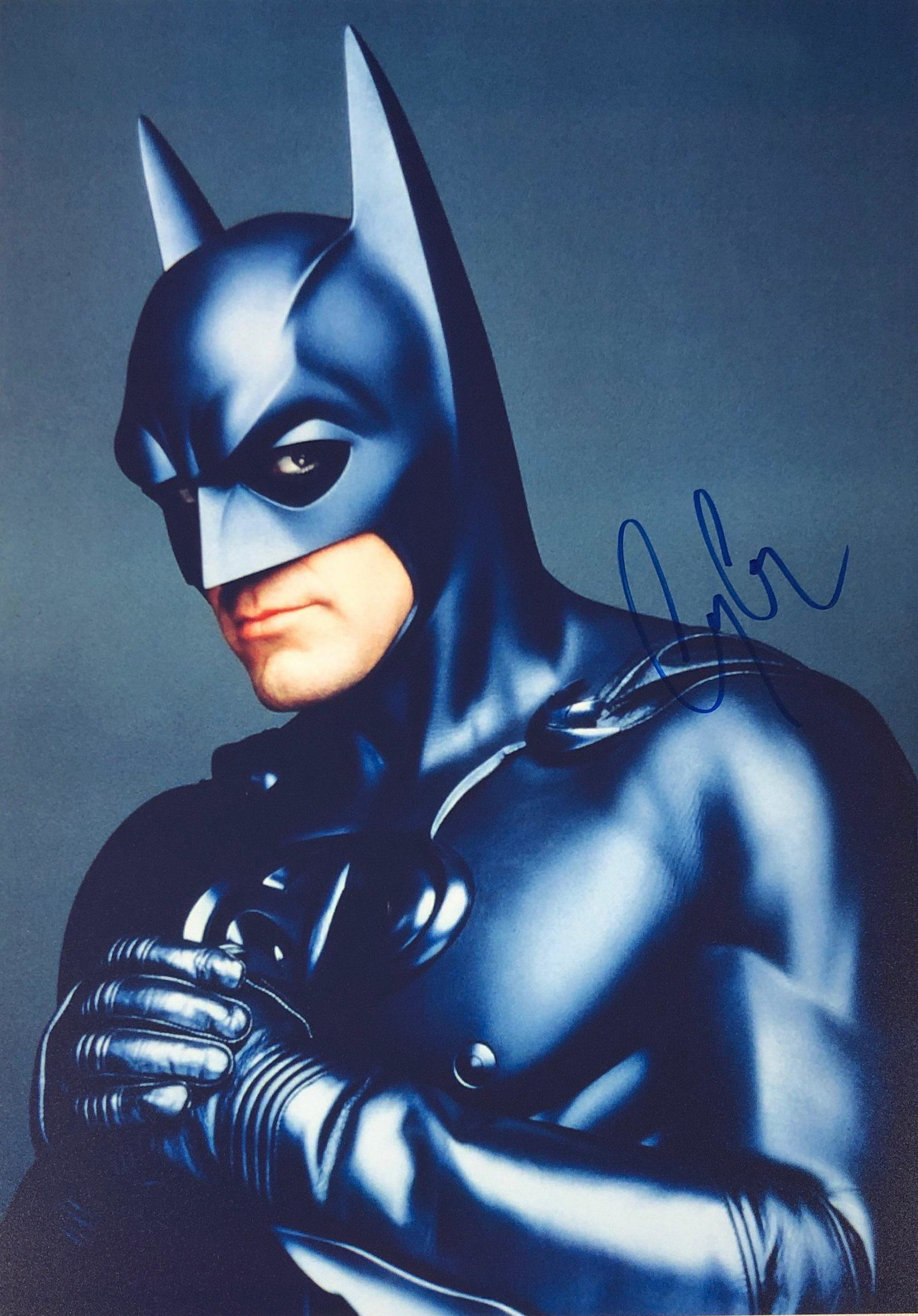 Batman George Clooney Signed Photo: Autographed by:George ClooneySize: 8" x 10"Authentication Code: PC25505Unframed Vertified and Excellent Condition. Please kindly read our Terms and Conditions before bidding.