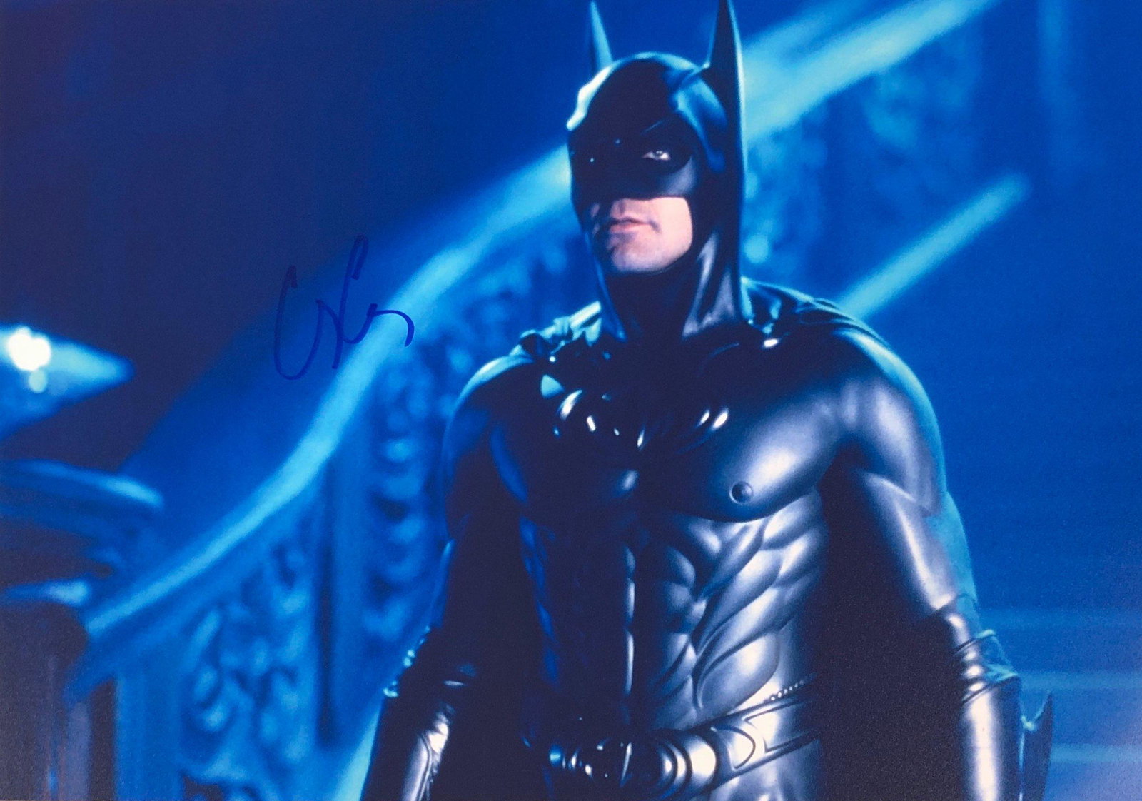 Batman George Clooney Signed Photo: Autographed by:George ClooneySize: 8" x 10"Authentication Code: PC25506Unframed Vertified and Excellent Condition. Please kindly read our Terms and Conditions before bidding.