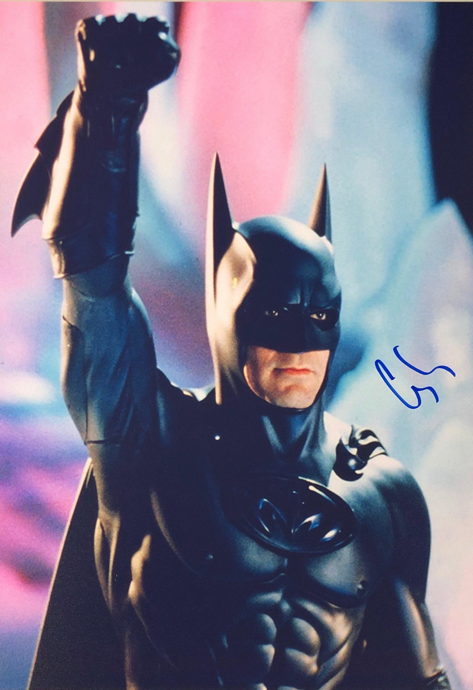 Batman George Clooney Signed Photo: Autographed by:George ClooneySize: 8" x 10"Authentication Code: PC25507Unframed Vertified and Excellent Condition. Please kindly read our Terms and Conditions before bidding.