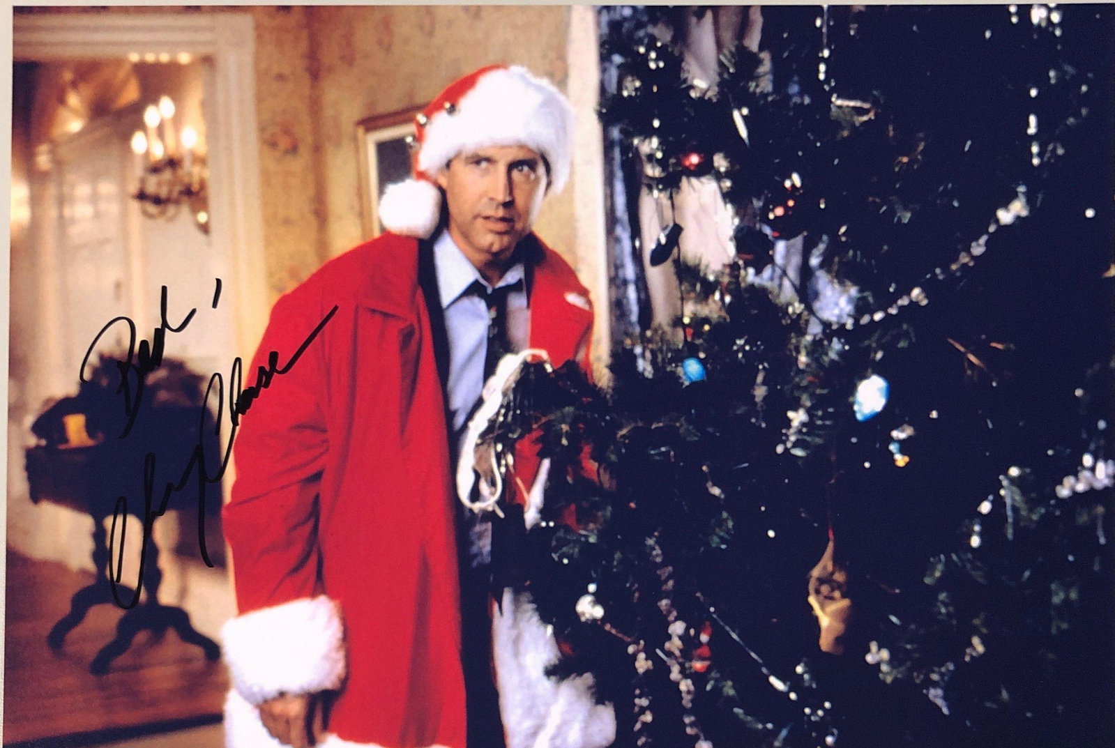 Christmas Vacation Signed Photo: Autographed by:Chevy ChaseSize: 8" x 10"Authentication Code: PC25537Unframed Vertified and Excellent Condition. Please kindly read our Terms and Conditions before bidding.