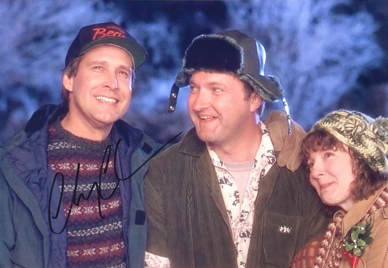 Christmas Vacation Signed Photo: Autographed by:Chevy ChaseSize: 8" x 10"Authentication Code: PC25540Unframed Vertified and Excellent Condition. Please kindly read our Terms and Conditions before bidding.