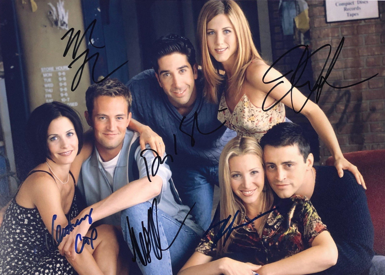 Friends Jennifer Aniston Signed Photo: Autographed by:Jennifer Aniston, Courteney Cox, Lisa Kudrow, Matt LeBlanc, Matthew Perry, David SchwimmerSize: 8" x 10"Authentication Code:PC25906Unframed Vertified and Excellent Condition. Please kin