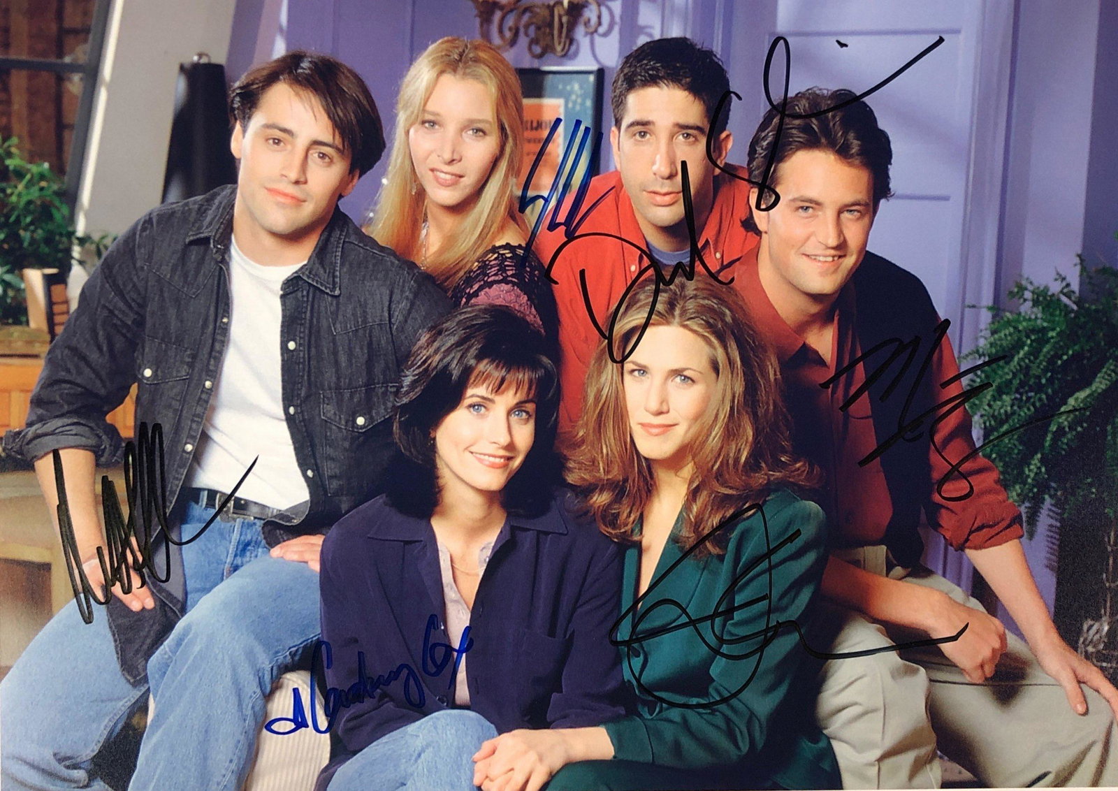 Friends Jennifer Aniston Signed Photo: Autographed by:Jennifer Aniston, Courteney Cox, Lisa Kudrow, Matt LeBlanc, Matthew Perry, David SchwimmerSize: 8" x 10"Authentication Code:PC25909Unframed Vertified and Excellent Condition. Please kin