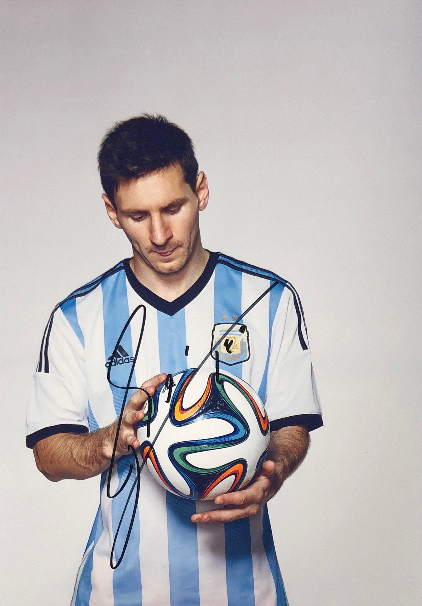 Lionel Messi Signed Photo: Autographed by:Lionel MessiAuthentication Code: PC26132Item is in great condition with no damage, unframed If image of documentation is not attached in the listing, the lot is sold without documents. 