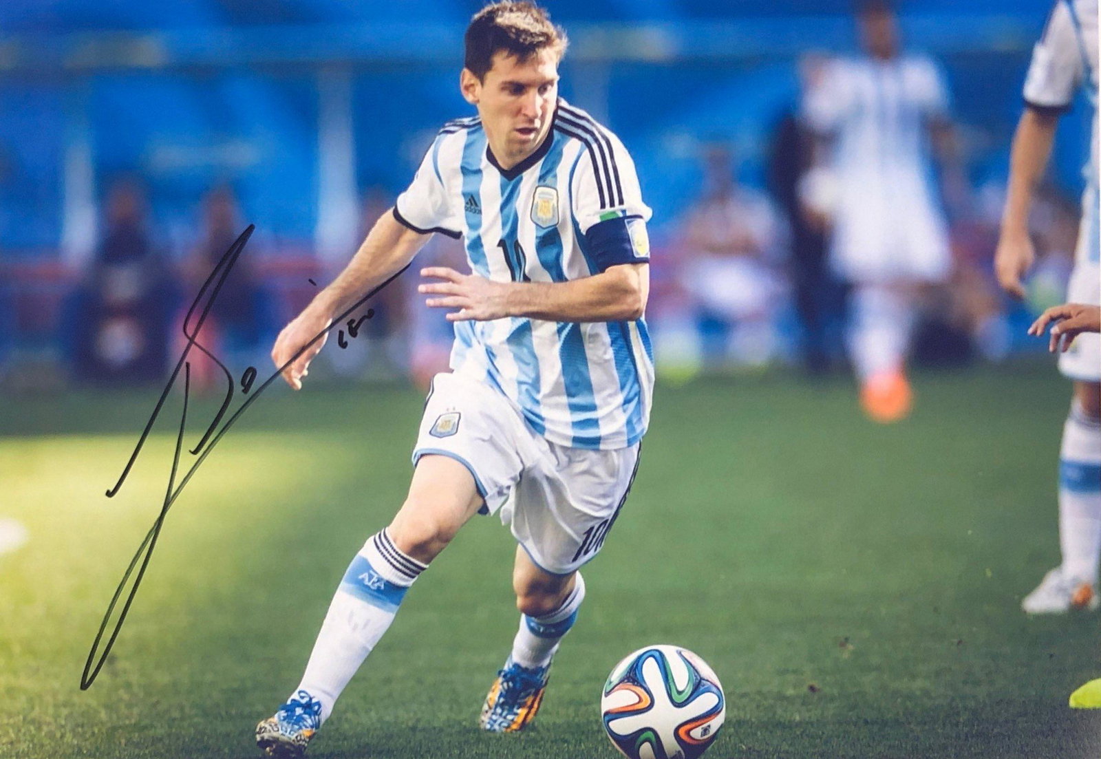 Lionel Messi Signed Photo: Autographed by:Lionel MessiAuthentication Code: PC26133Item is in great condition with no damage, unframed If image of documentation is not attached in the listing, the lot is sold without documents. 