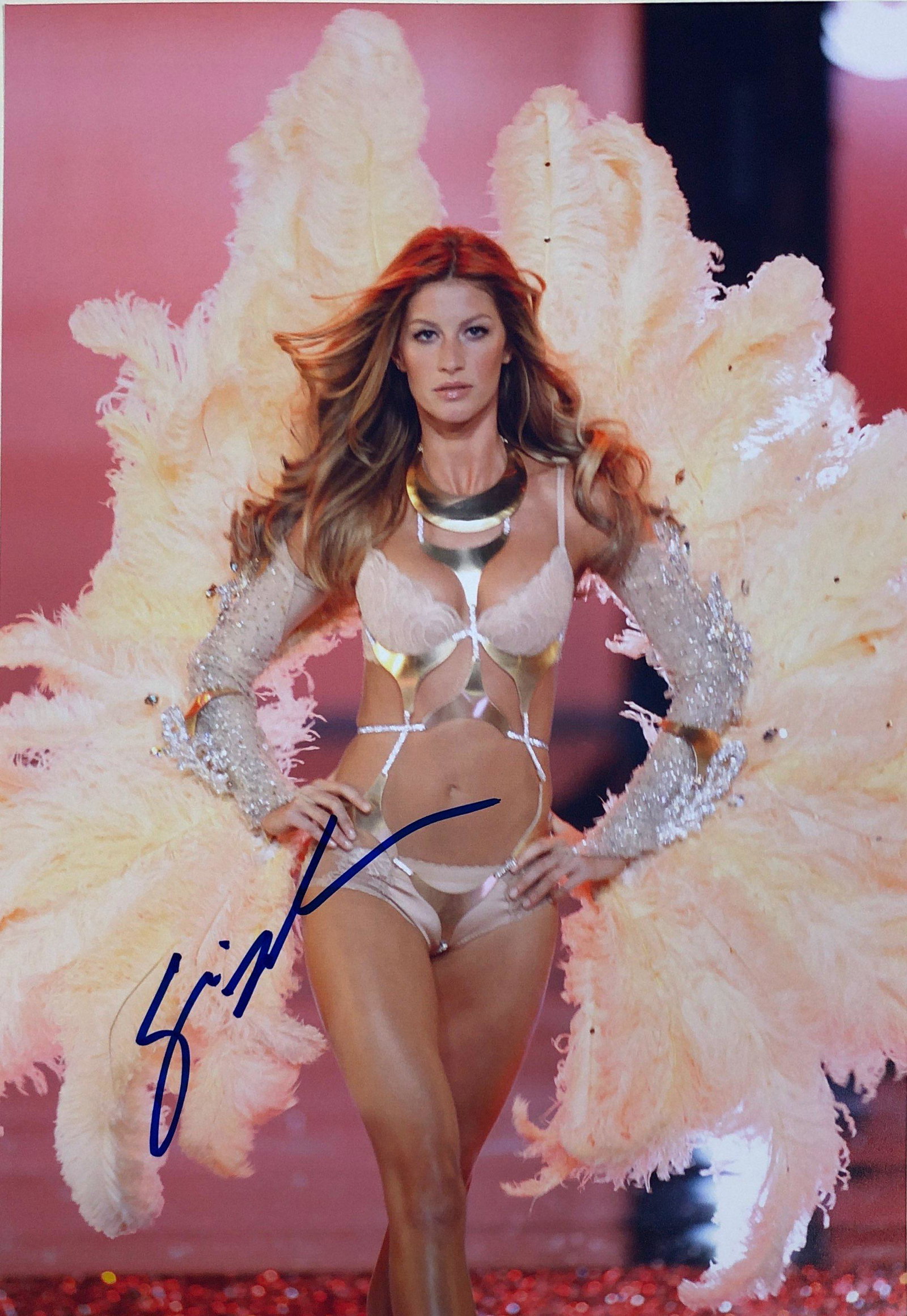 Gisele Bundchen Photo Autographed Signed: Category: Autograph Photo CollectiblesItem is in great condition with no damage, unframed If image of documentation is not attached in the listing, the lot is sold without documents. Please review our