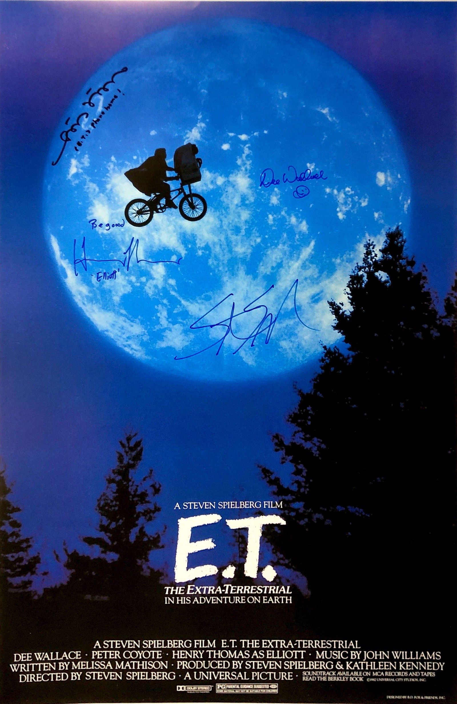 Autograph Signed E.T. Poster: Category: Autograph CollectiblesAutograph Includes: Henry Thomas, Dee Wallace, Matthew De Meritt, Steven SpielbergSize : 24' x 36''Item is in great condition with no damage, unframed and certified.Ple