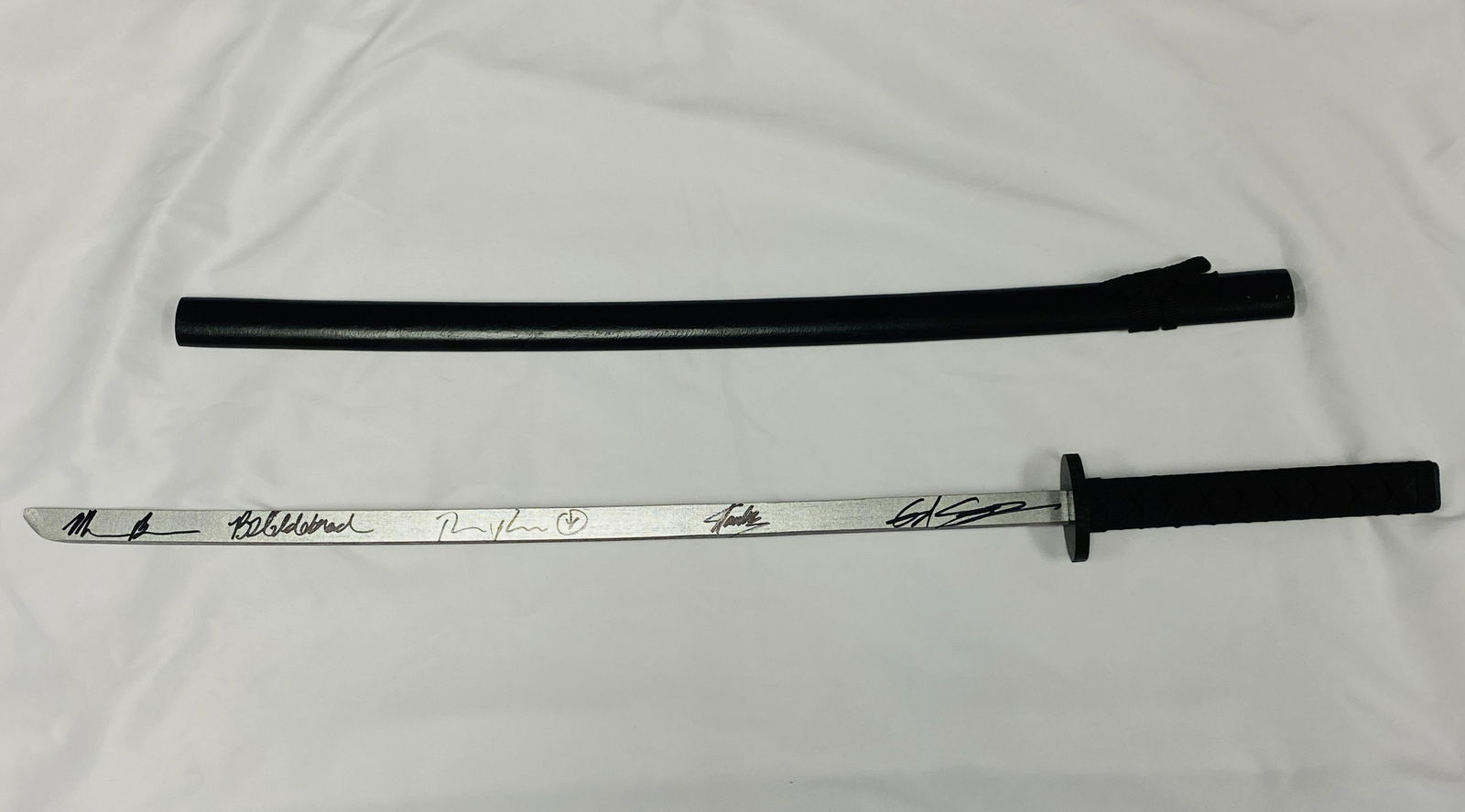 Deadpool Ryan Reynolds Signd Sword (1 of 3)