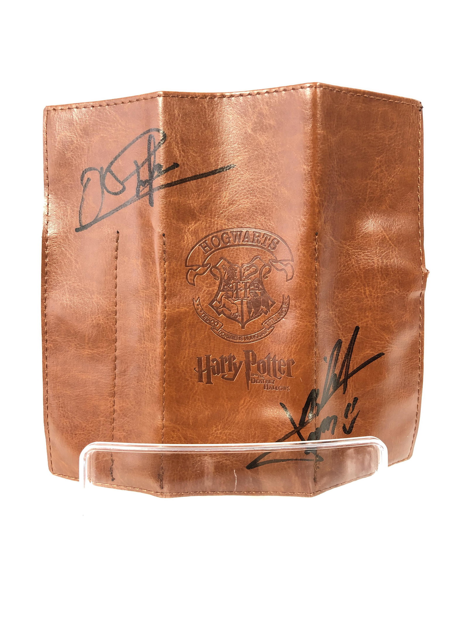 Harry Potter Oliver James Phelps Signd Pouch: Autographed by:Oliver Phelps, James PhelpsAuthentication Code: MP32764Unframed Vertified and Excellent Condition Please kindly read our Terms and Conditions before bidding.