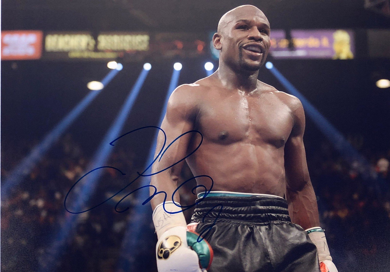 Floyd Mayweather Jr Signed Photo: Autographed by:Floyd Mayweather JrAuthentication Code: PC26097Item is in great condition with no damage, unframed If image of documentation is not attached in the listing, the lot is sold without docu