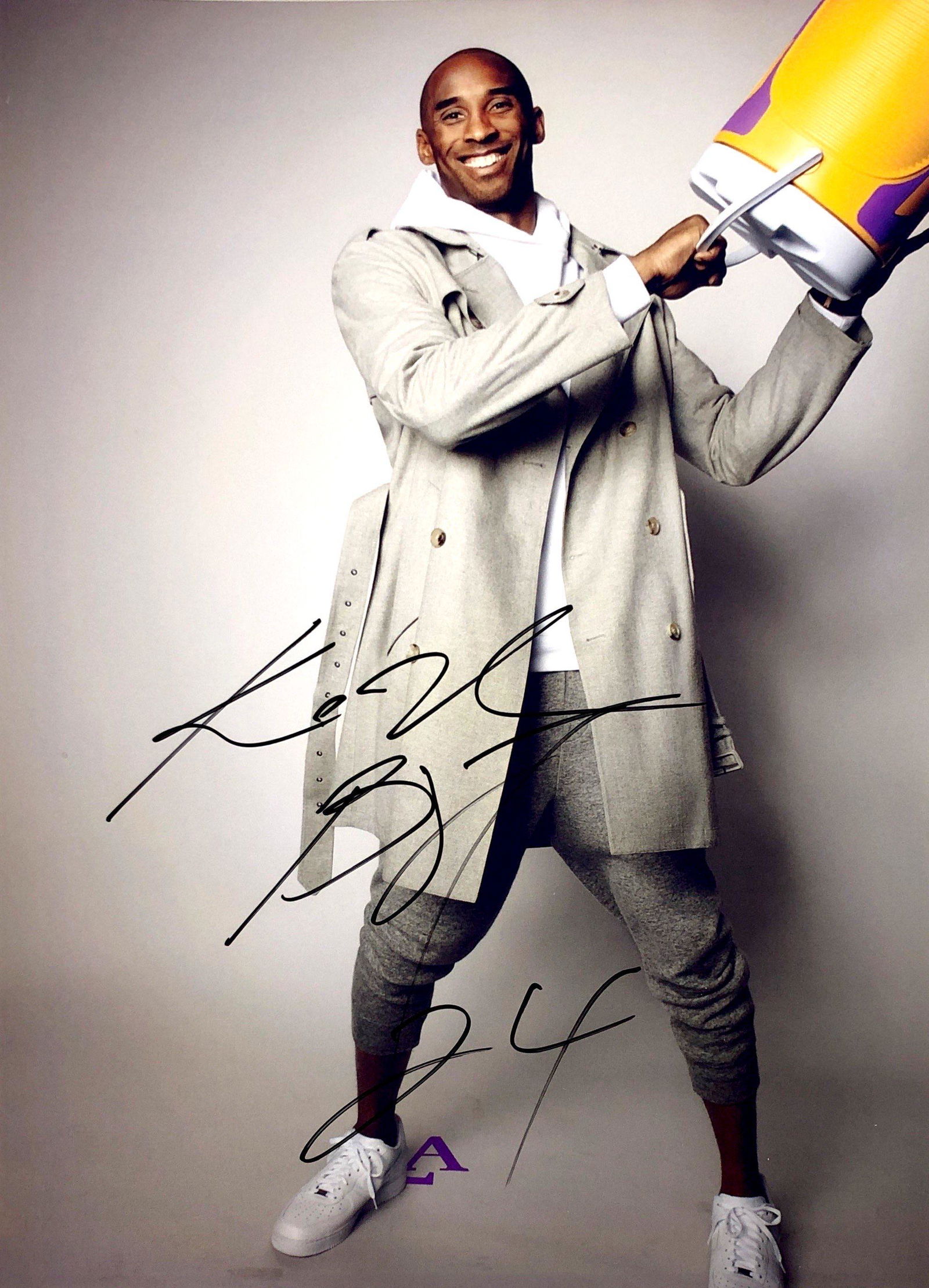 Kobe Bryant Autograph Signed Photo (1 of 1)